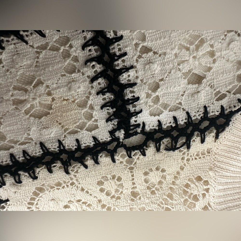 Oscar Dela Renta Chic Black and White Lace Top size M - Picture 4 of 12